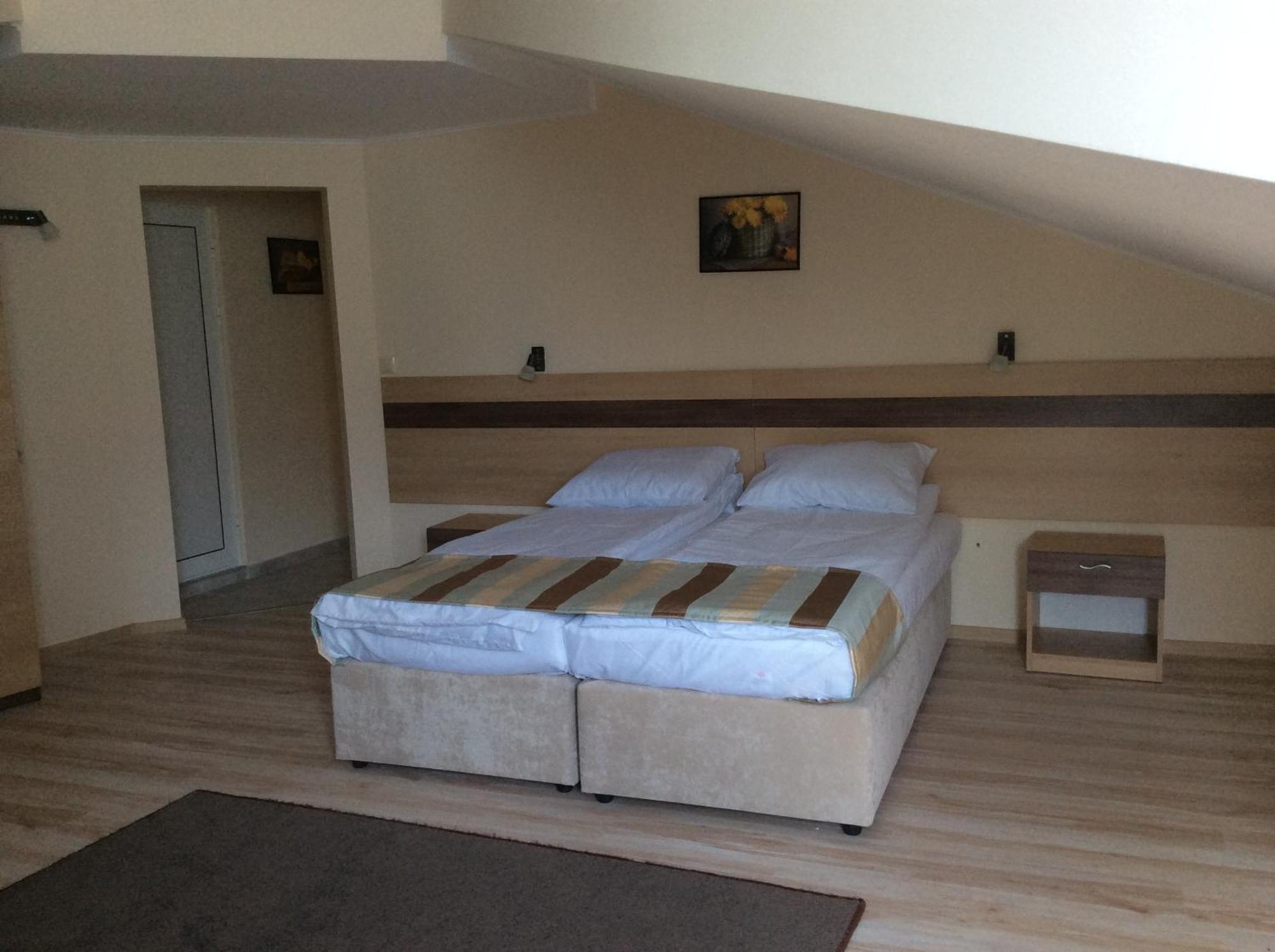 City House Family Hotel & Restaurant Ruse Room photo
