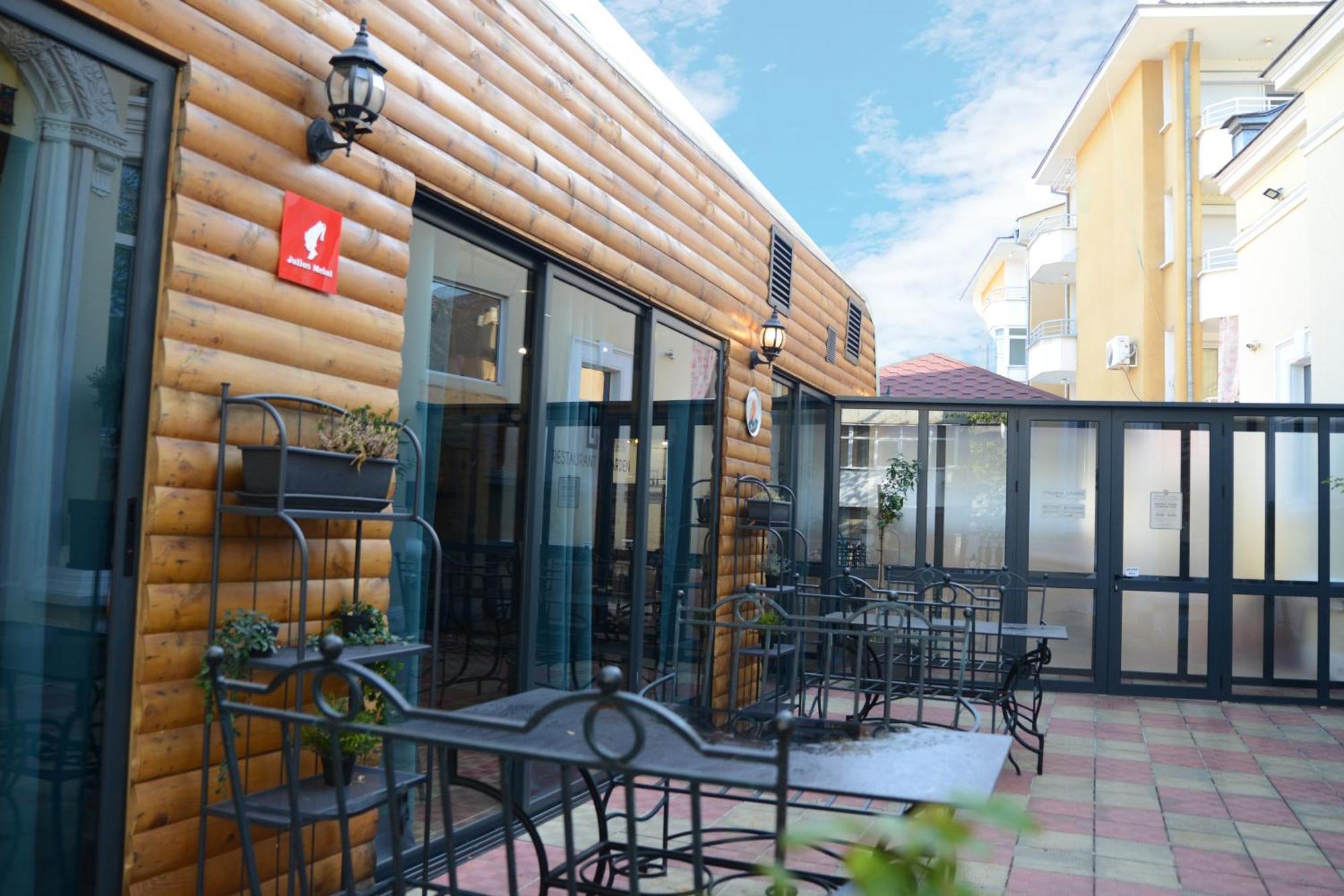 City House Family Hotel & Restaurant Ruse Exterior photo